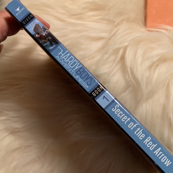 Hardy Boys Adventures book 1. Secret of the red arrow - Picture 4 of 4